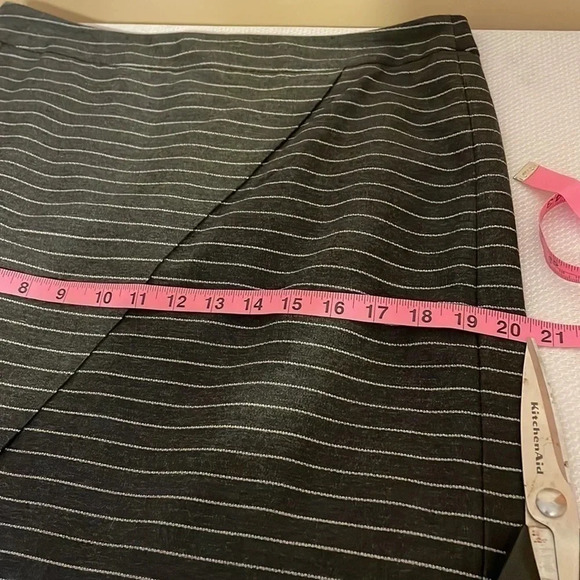 Loft women’s 10 medium skirt stripe business casual aline grey white Ann Taylor - Picture 7 of 10
